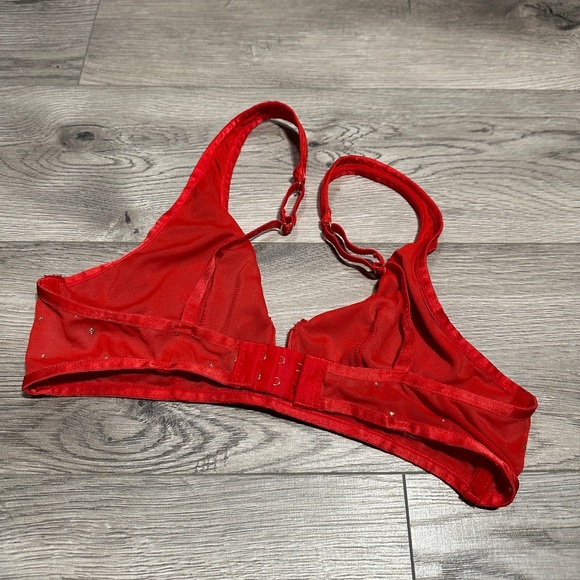 out from under red mesh golden star bralette size medium - Picture 3 of 4